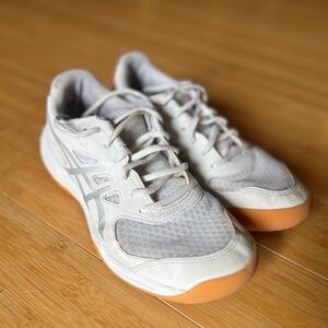 Asics Women’s Upcourt 5 Size 7 | Volleyball Shoe